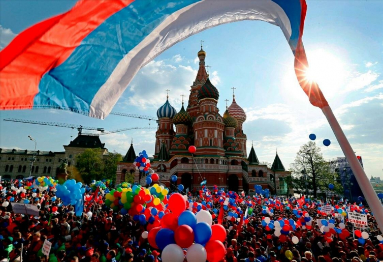 ПОЗДРАВЛЯЕМ С ДНЁМ РОССИИ!